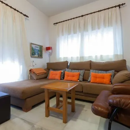 Casa 10-12 Personas Centro Con Aparcamiento Privado Para 2 Coches *